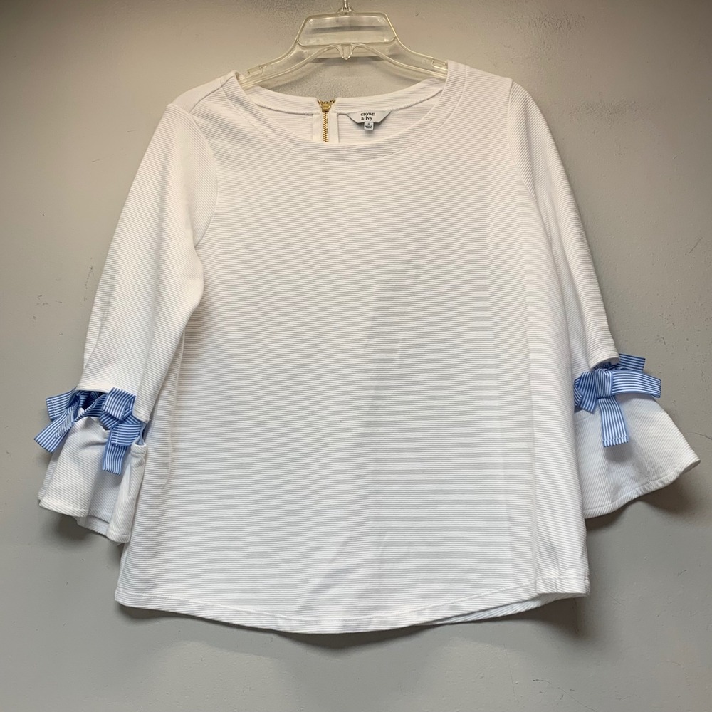 Crown & Ivy Bell Sleeve Top Womens Small White Excellent Bow Detail Blouse